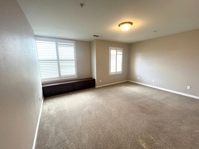 Building Photo - 460 Lindberg Cir