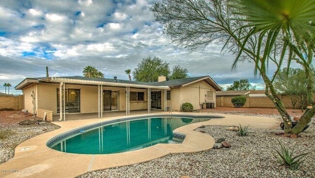 Building Photo - 6129 E Edgemont Ave