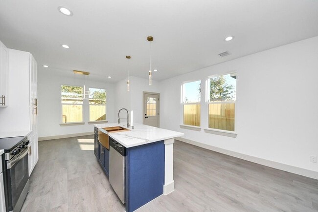 Building Photo - 7973 Joy St