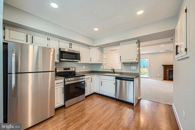 Building Photo - 824 Century St