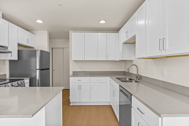 Building Photo - 2901 SE Salem Ave