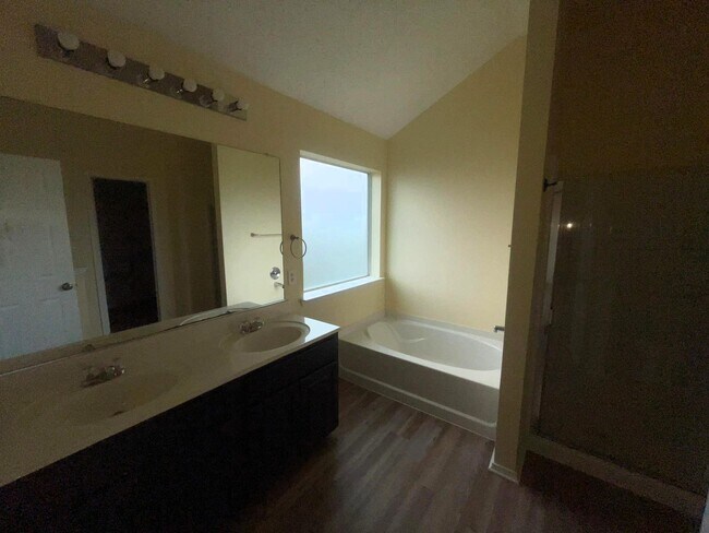 Building Photo - 2108 Northridge Dr