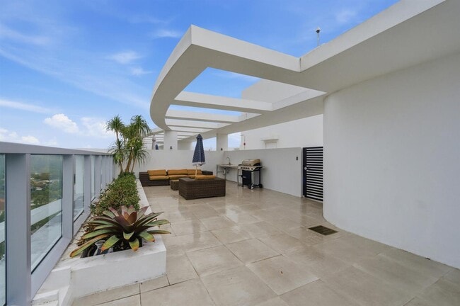 Building Photo - 13800 Highland Dr