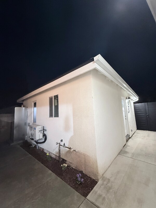 Building Photo - 442 E 44th Cir