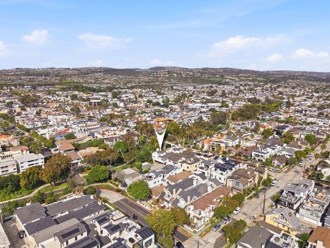 Building Photo - Premier Location in Corona Del Mar for 12-Month Lease