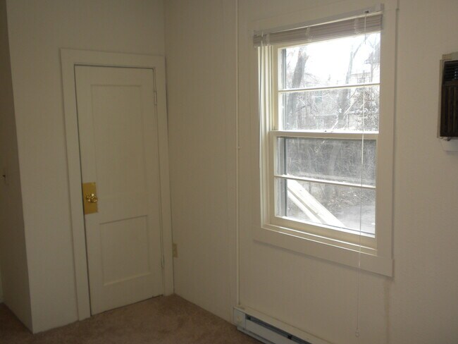 Building Photo - 1510 Rosemary Ln