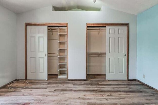 Building Photo - Great Ridgecrest 4 Bedroom Home