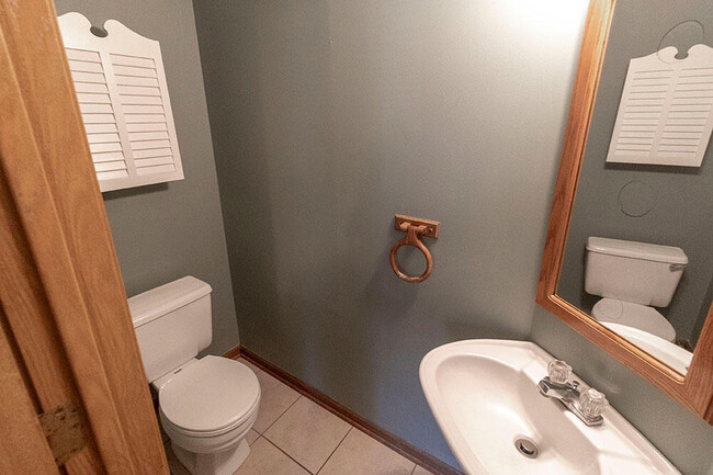 Building Photo - 1304 Millbrook Ct
