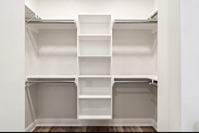 Building Photo - 524 Burk St