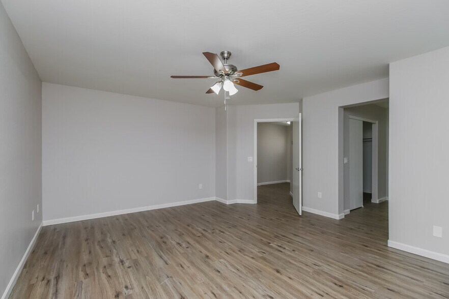 Building Photo - 8739 E Lindner Ave