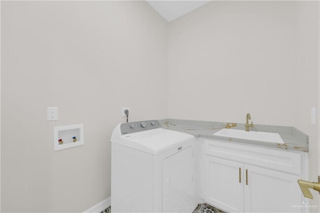 Building Photo - 29 Pecan Ave