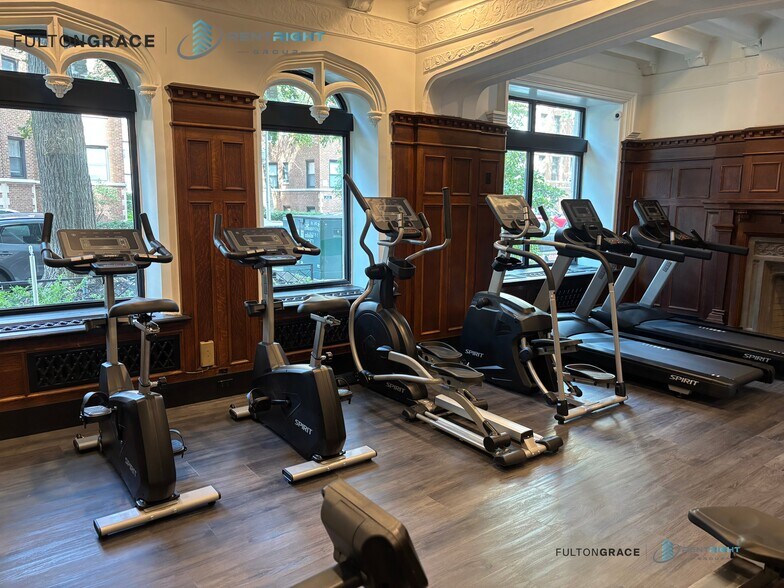 Building Photo - 534 W Stratford Pl