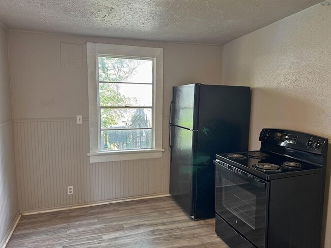 Building Photo - 1504 Austin St