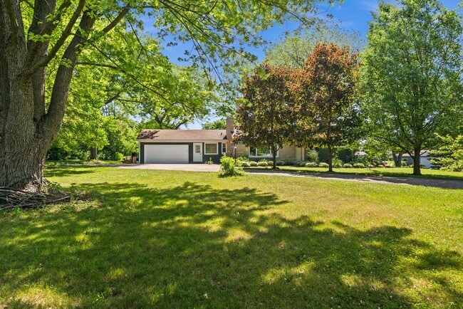 Building Photo - 1350 Hart Rd