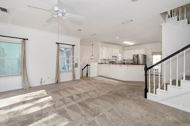 Building Photo - Charming 3-Level Home with Water Access in...