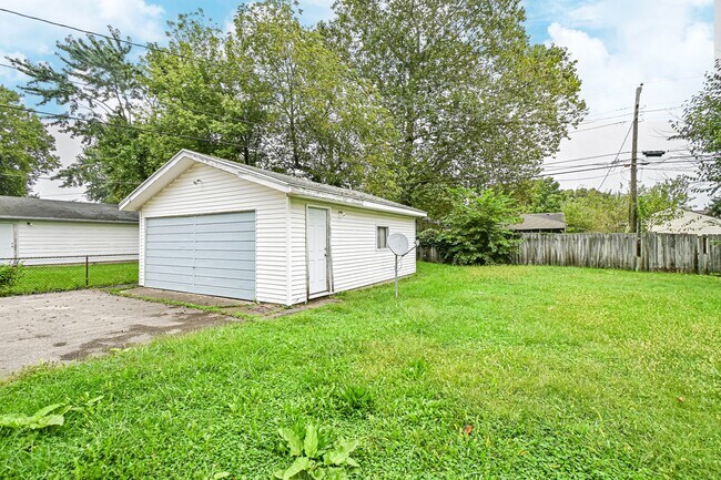 Building Photo - 2530 Bellfield St