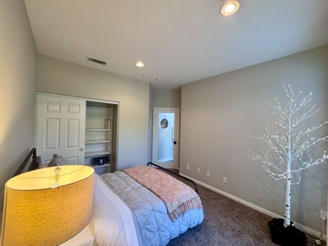 Building Photo - For Lease – Fully Renovated & Furnished Ne...