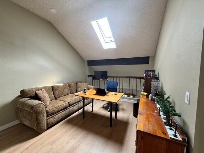 Building Photo - Beautiful 3-Bedroom + Loft Home in Desirab...