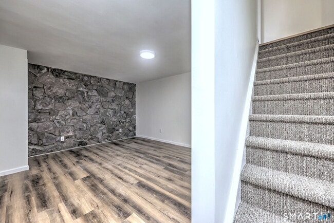 Building Photo - 65 Salem Walk