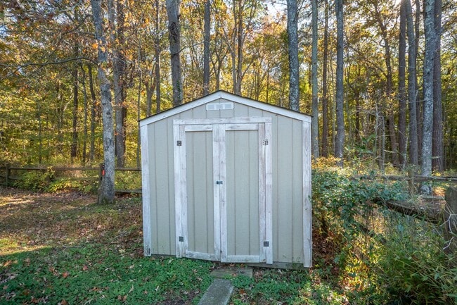 Building Photo - 2 bedroom 1.5 bath Duplex Close to the Beach