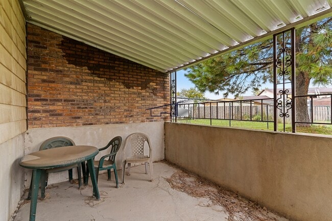 Building Photo - Roy Utah Twin Home for Lease!