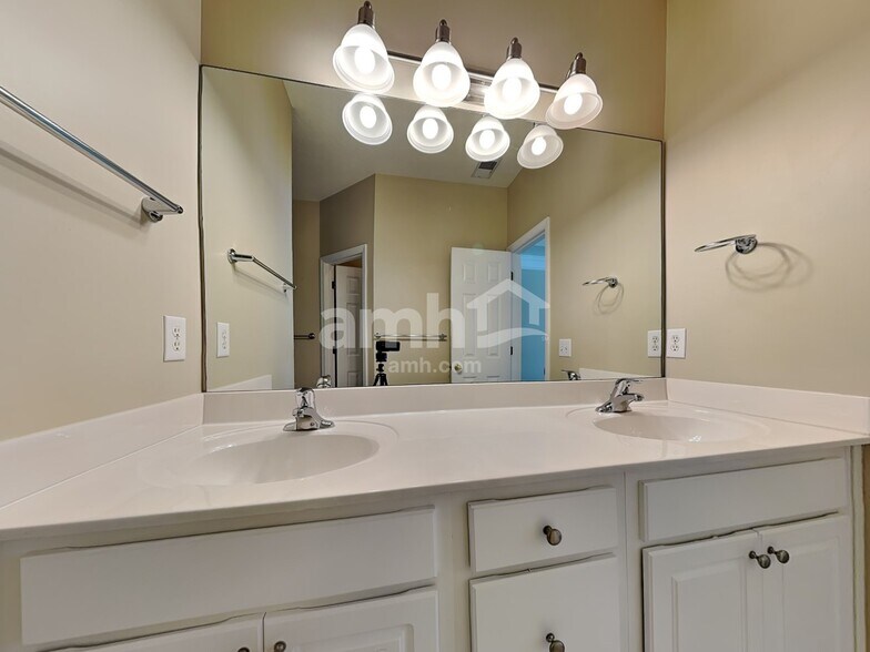 Building Photo - 38 Alston Park Dr