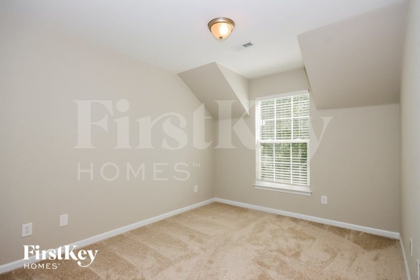 Building Photo - 105 Meandering Way Ln