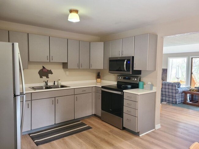 Primary Photo - Live On The Water! 3 Bedroom House For Rent