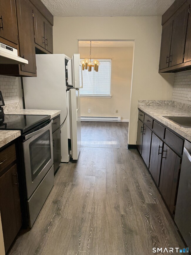 Building Photo - 343 King Street