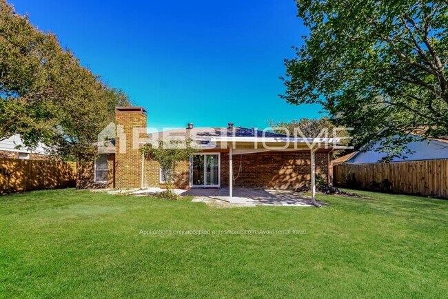 Building Photo - 1305 Duvall Dr