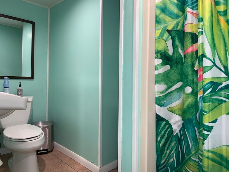 Galveston Beach Bungalow for Rent. Fully Furnished. ALL BILLS INCLUDED IN RENT. Duplex. Shower stall. Plus and outdoor shower for rinsing after a day at the beach. - 4408 Avenue S 1/2