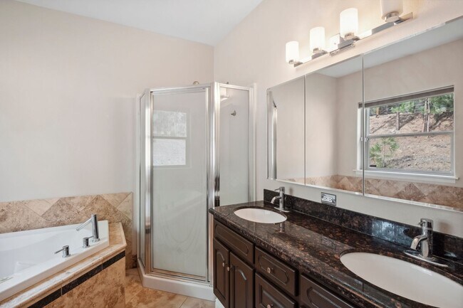 Building Photo - Beautiful Woodridge Home