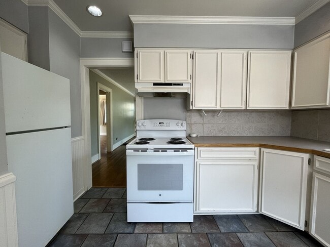 Building Photo - Charming Portland Home with Original Hardwood Floors, Finished Basement & Large Kitchen
