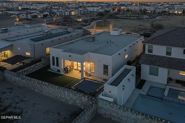 Building Photo - 905 Witton Pl