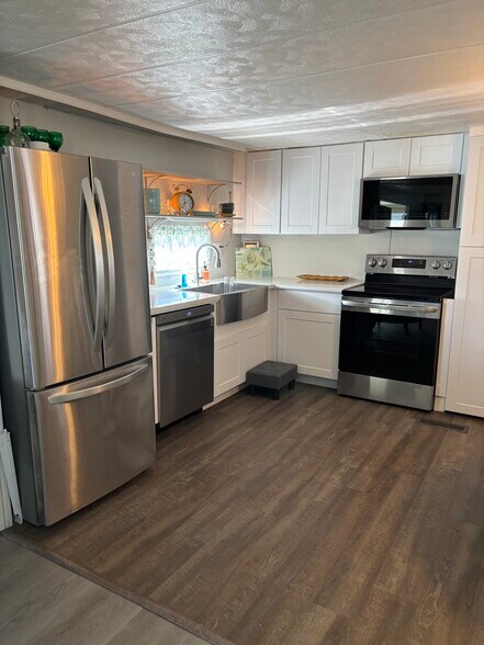 Building Photo - 3017 Saralake Blvd