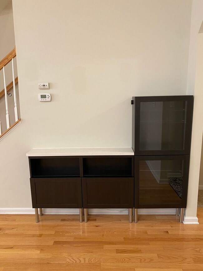 Building Photo - -- AVAILABLE MAY 8TH -- 3 BR / 3.5 BA End Unit Townhome, Available May 8th!