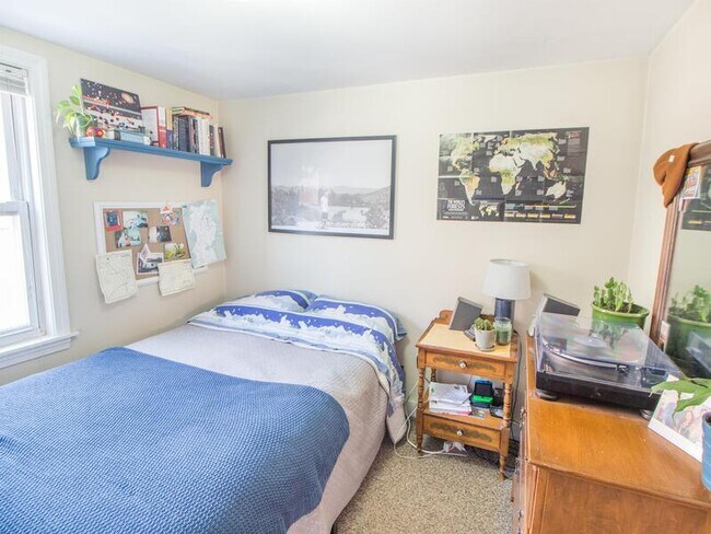 Building Photo - 123 Willow St