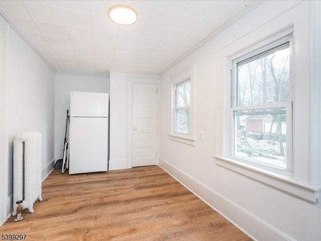 Building Photo - 14 Ravine Ave