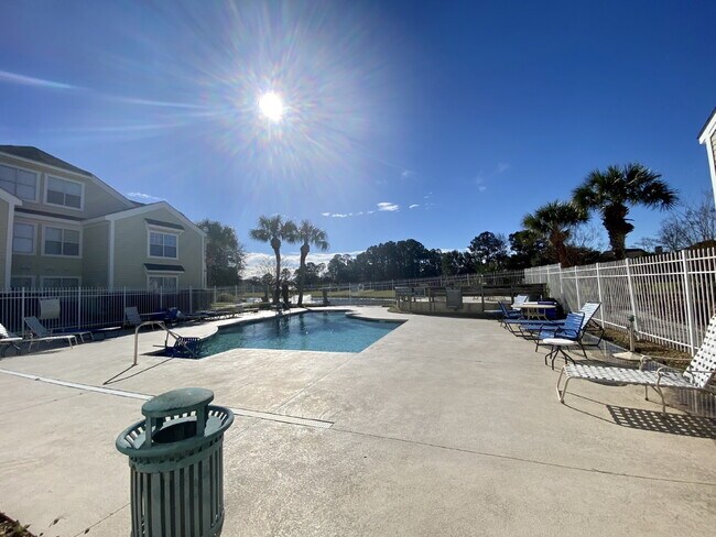 Building Photo - Modern & Completely Renovated Condo in the...