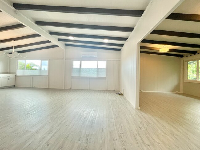 Building Photo - 1508 Keolu Dr