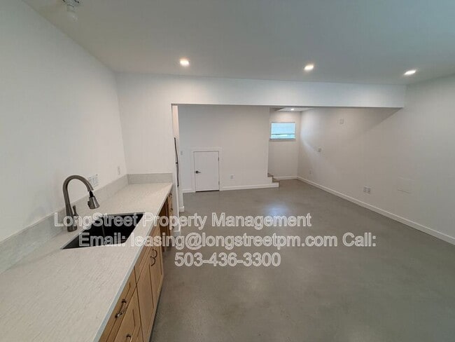 Building Photo - 1749 SE 46th Ave