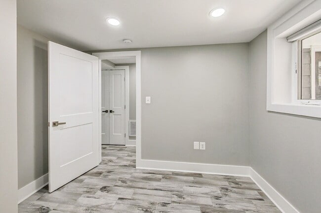 Building Photo - 1124 Owen Pl NE