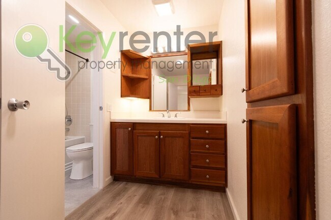 Building Photo - Walking distance to Fashion Vally Mall |2 minute drive to both North and South 163, as well as I-8