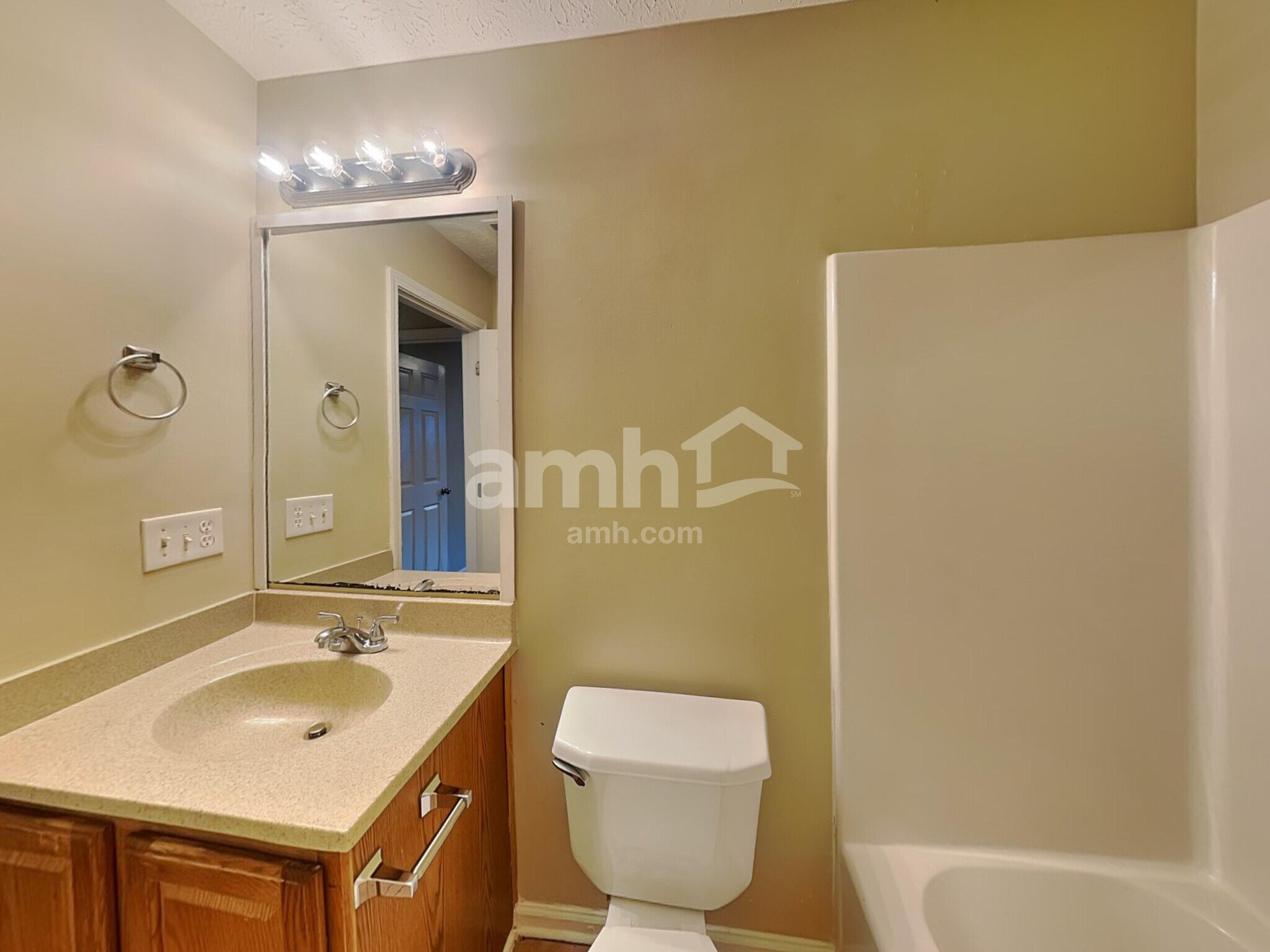 Building Photo - 450 Crested View Dr