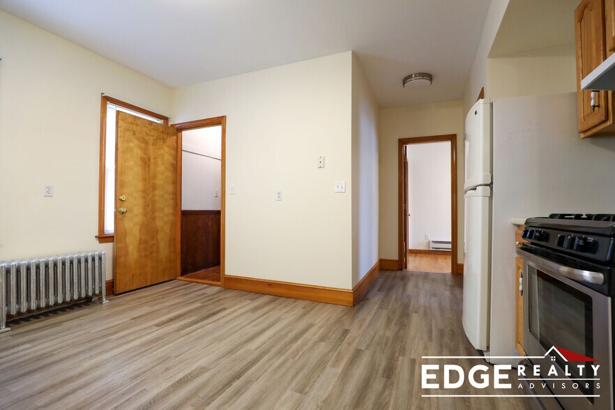 Building Photo - 12 Montcalm Ave