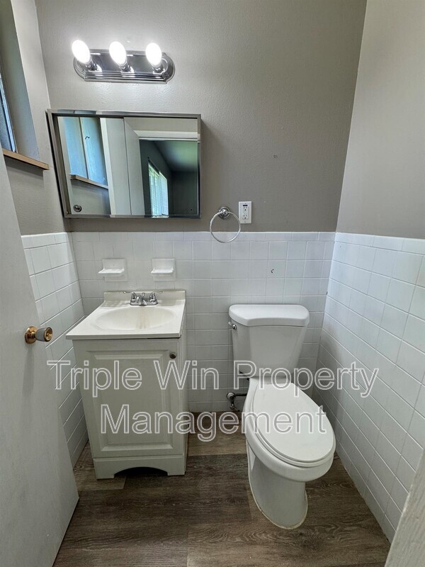 Building Photo - 730 Crabapple Ln
