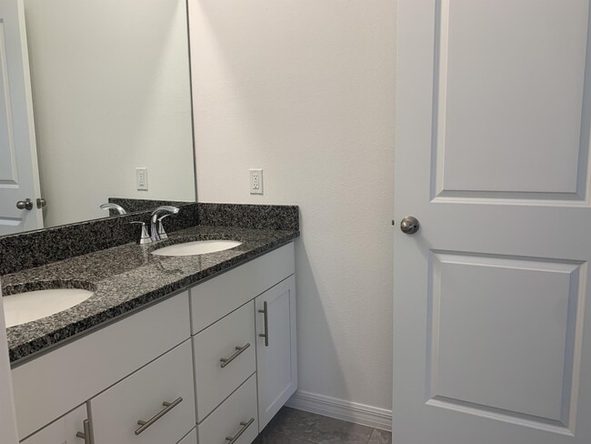 Building Photo - 2253 Emerald Springs Dr