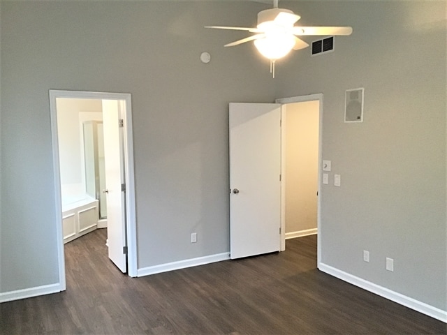 Building Photo - 2039 Bluestream Ct