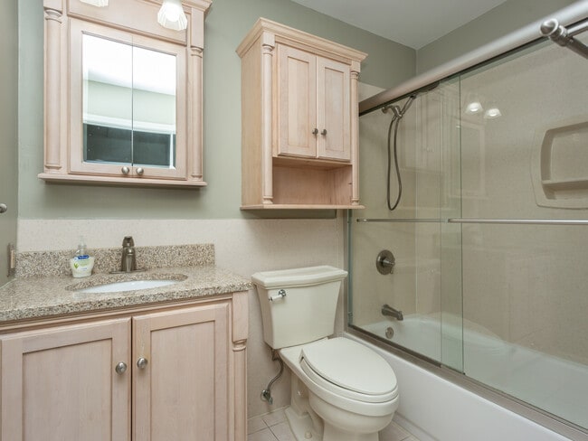 Building Photo - 743 Eaglebrooke Dr