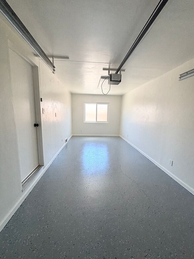 Building Photo - Beautiful 3 Bedroom on the Southside!